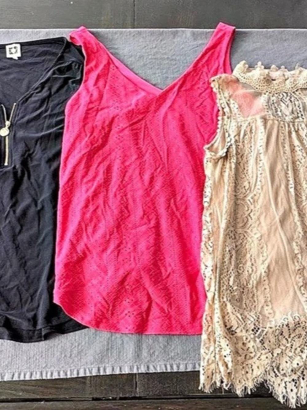 Women’s Sleeveless Blouses